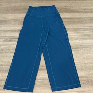 Lululemon Women’s Align™ Wide Leg Crop 23” – Size 2  BLUE BOREALIS